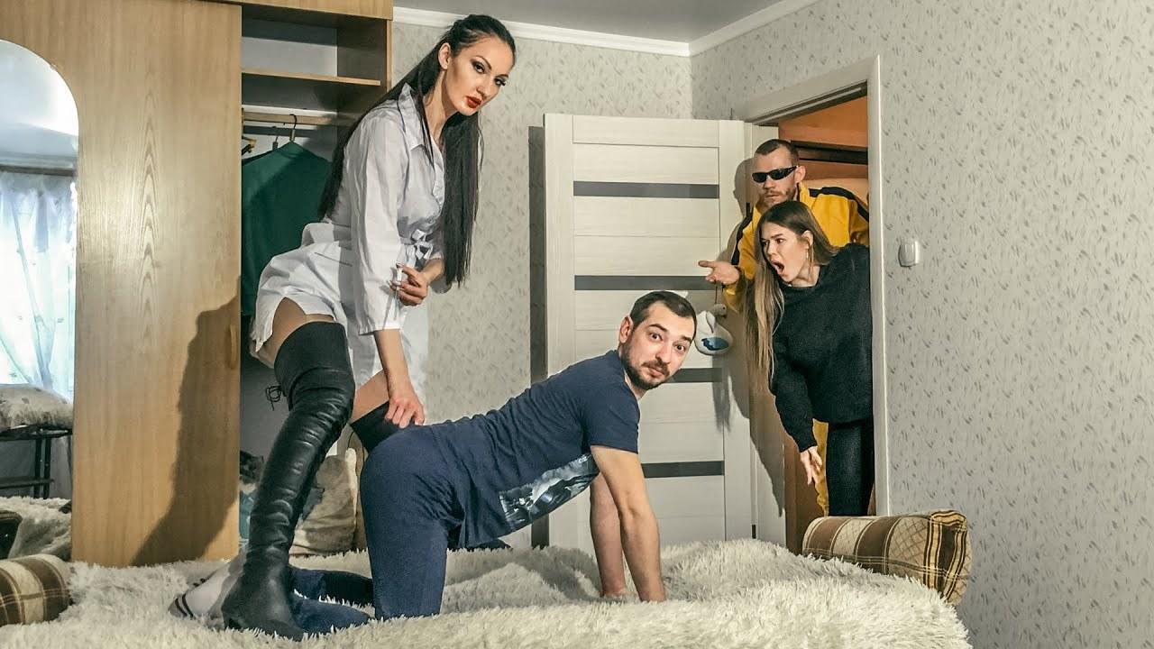 Смешная фотка в жанре бдсм игр с Екатериной Лисиной. Смешная фотка в жанре бдсм игр с Екатериной Лисиной.