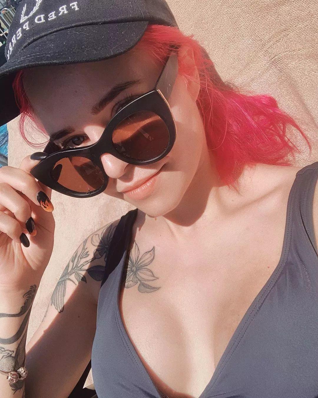 Слив фото голой стримерши Denly.