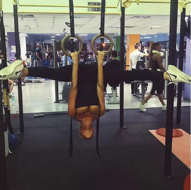 Спортивные фотки со шпагатом. Спортивные фотки со шпагатом.