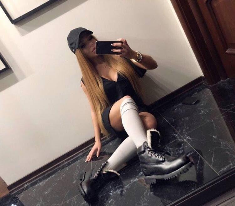 Еще больше горячих фото Карины Кросс в купальнике и не только. Еще больше горячих фото Карины Кросс в купальнике и не только.