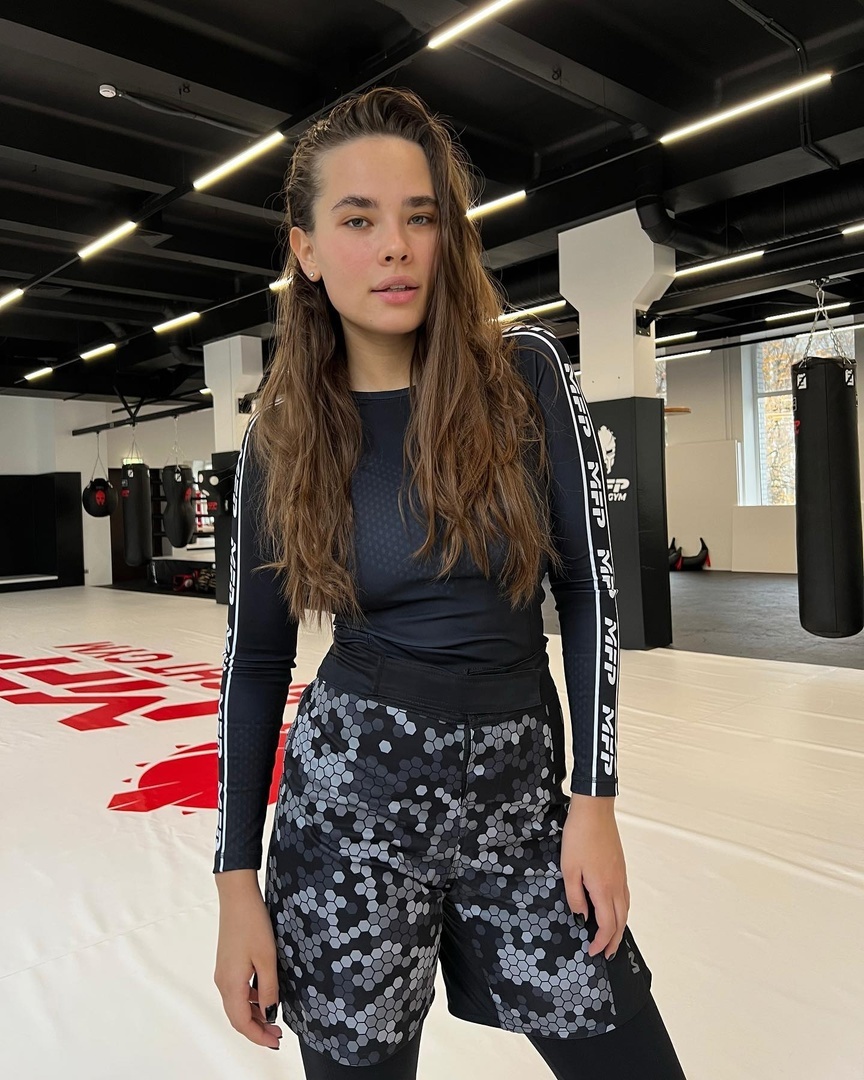 Голая Анастасия Резник. Голая Анастасия Резник.