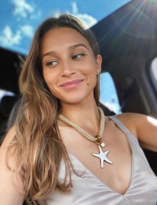 Полный слив набора топ горячих фото признанной инста-красотки Юли Бичан голой, без одежды, без белья, нижнем белье, в бикини, топлес, в купальнике.