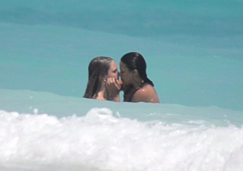 Фокс слитые фото с пляжа. Фокс слитые фото с пляжа.