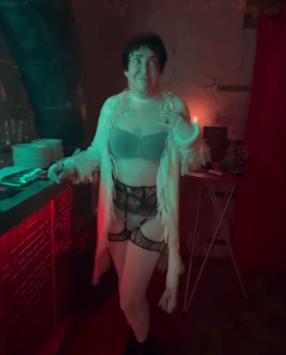 Скандальная "Голая" вечеринка Ивлеевой (Слитые в сеть 98 фото + видео "знаменитостей")