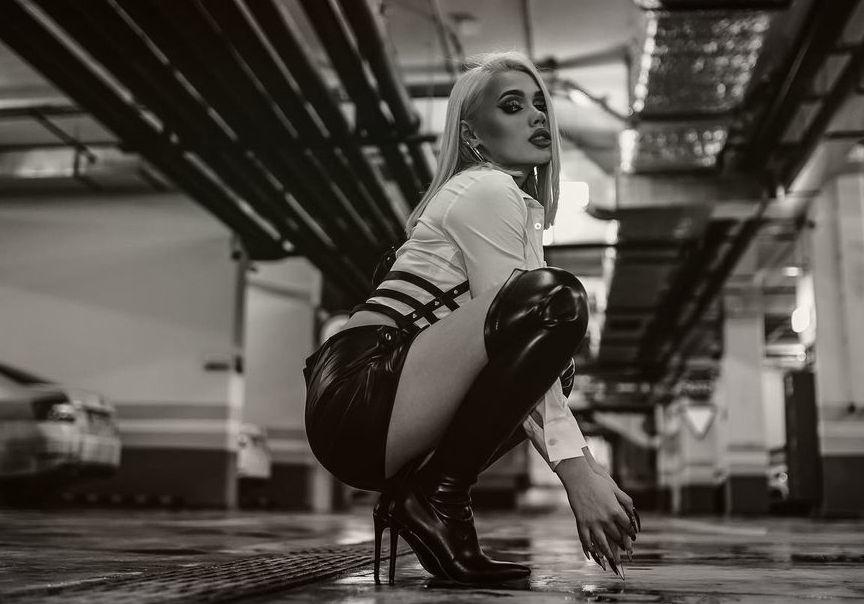 Настоящее имя и фамилия красотки Диана Колесникова. Настоящее имя и фамилия красотки Диана Колесникова.