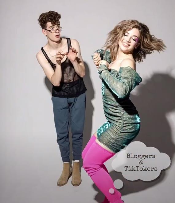 Смешная фотка Покров танцует в платье , а Бабич в майке в сеточку, аля Леонтьев.