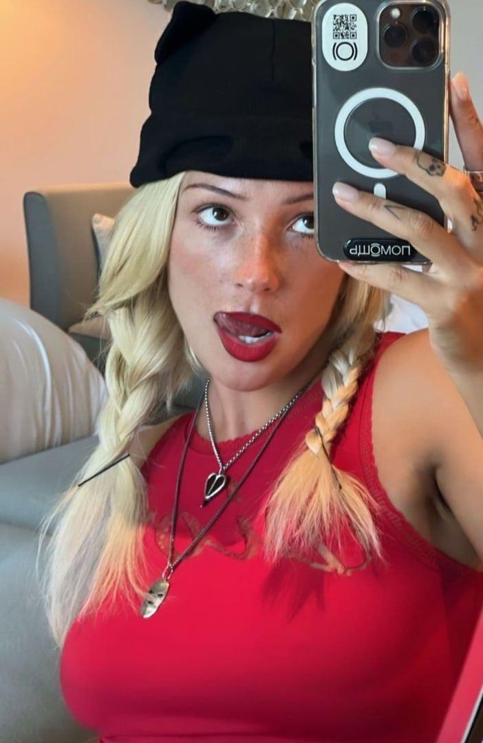 Стоит подчеркнуть, что фигурка у Насти просто сказка, а если не прикладывать к снимкам фотошопа, то вообще мечта. Стоит подчеркнуть, что фигурка у Насти просто сказка, а если не прикладывать к снимкам фотошопа, то вообще мечта.