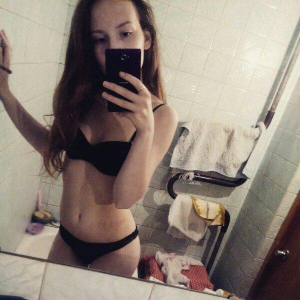 Анонимно девушки, Селфи шкур.