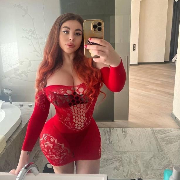 Попавший в сеть снимок с Анастасией в красном прозрачном платье и чёрном нижнем белье. Попавший в сеть снимок с Анастасией в красном прозрачном платье и чёрном нижнем белье.