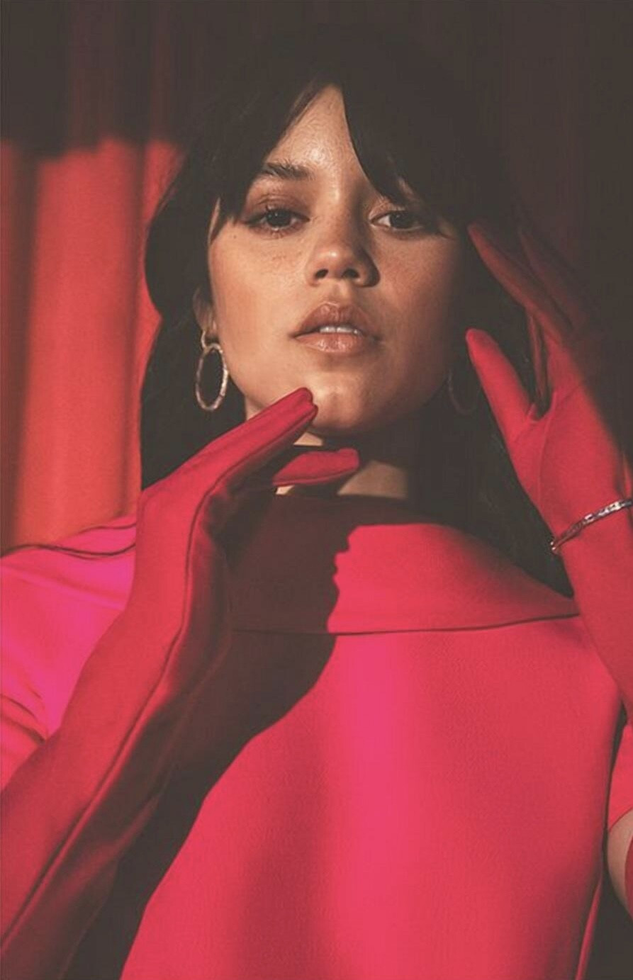 Дженна Ортега Уэнсдей голая и слив горячих фото актрисы.