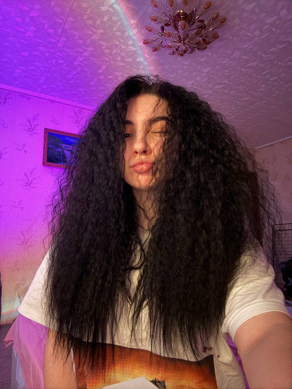 Шикарная кудрявая Камила Аскерова.