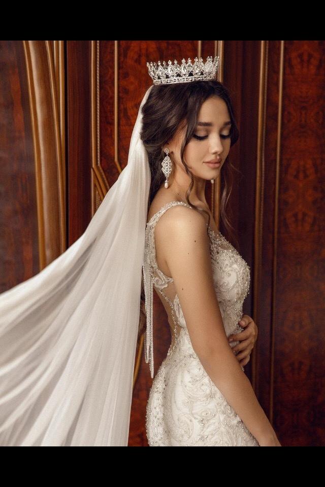 Ещё один снимок сексуальной Nargiss Fiami в свадебном платье. Ещё один снимок сексуальной Nargiss Fiami в свадебном платье.