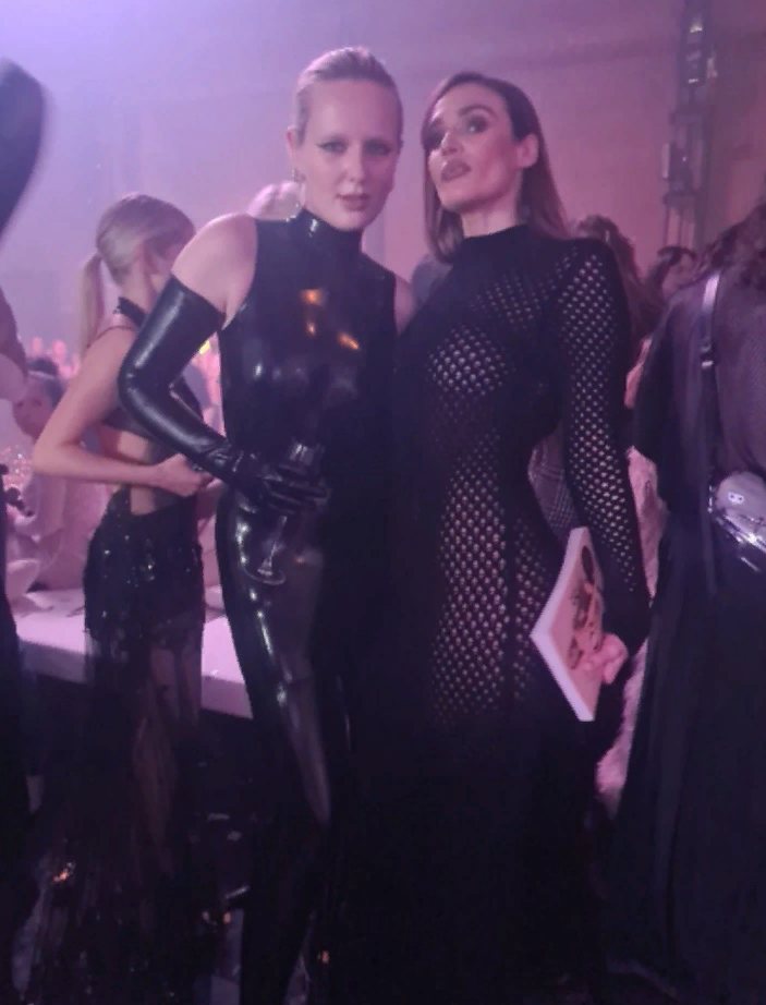 Скандальная "Голая" вечеринка Ивлеевой (Слитые в сеть 98 фото + видео "знаменитостей")