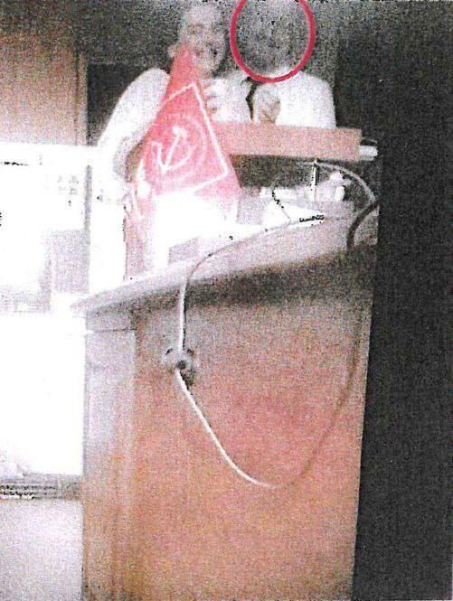 Похоже, что Денис очень рад и счастлив. Похоже, что Денис очень рад и счастлив.