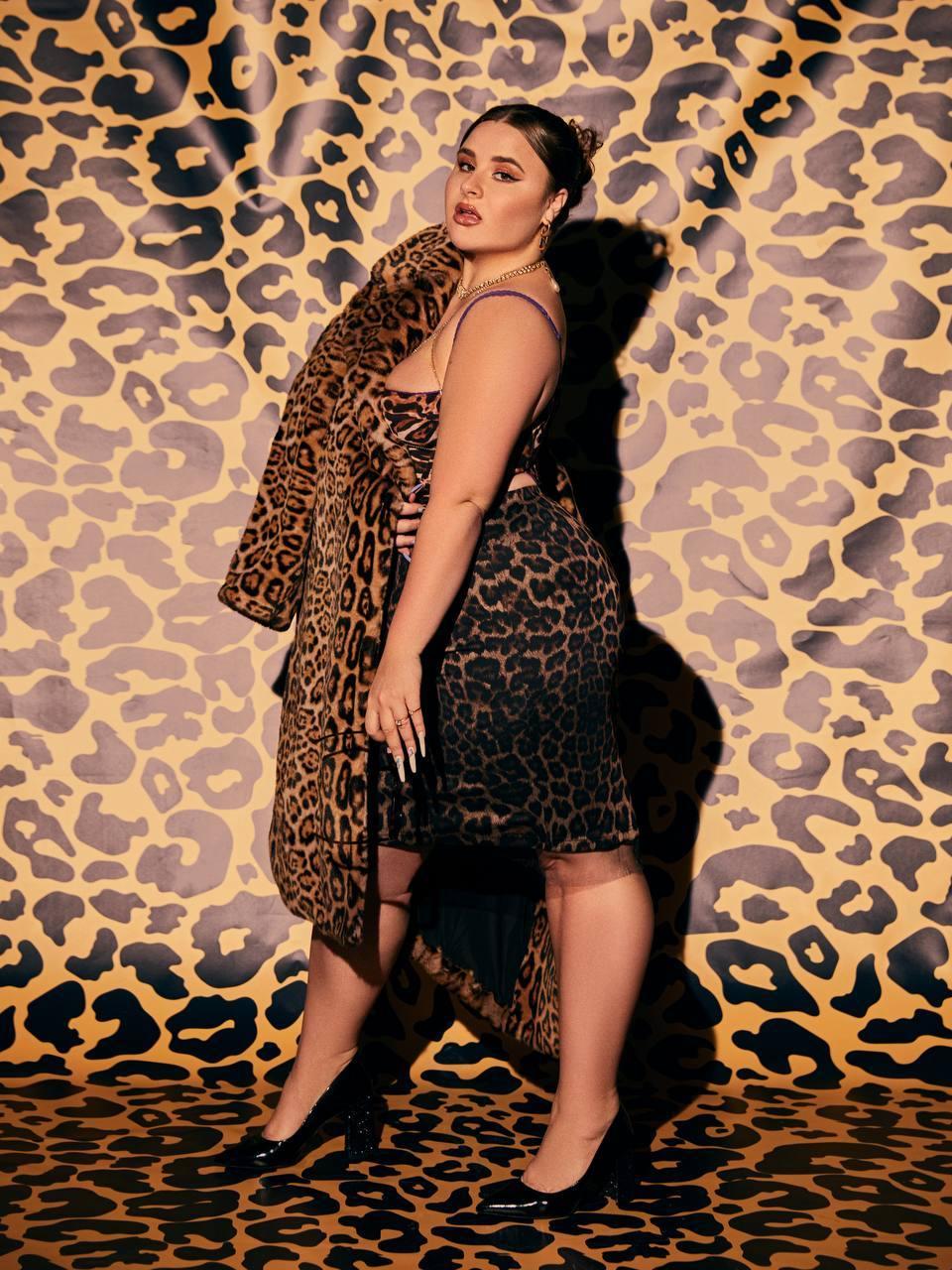 Блогер Вероника Берникова "Верона" на слитых в сеть фото в леопардовом наряде. Блогер Вероника Берникова "Верона" на слитых в сеть фото в леопардовом наряде.