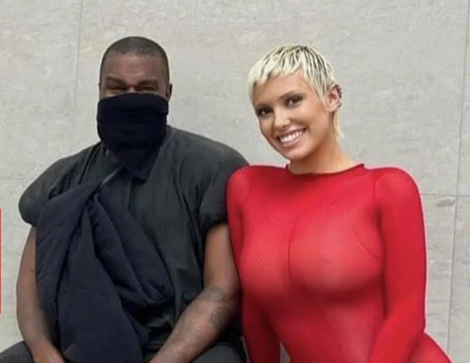 Наверное Бьянка Цензори скоро начнёт ходить по улице совсем голой... Наверное Бьянка Цензори скоро начнёт ходить по улице совсем голой...