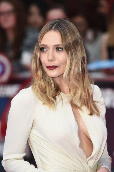 Элизабет Олсен горячие в купальнике. Элизабет Олсен горячие в купальнике.