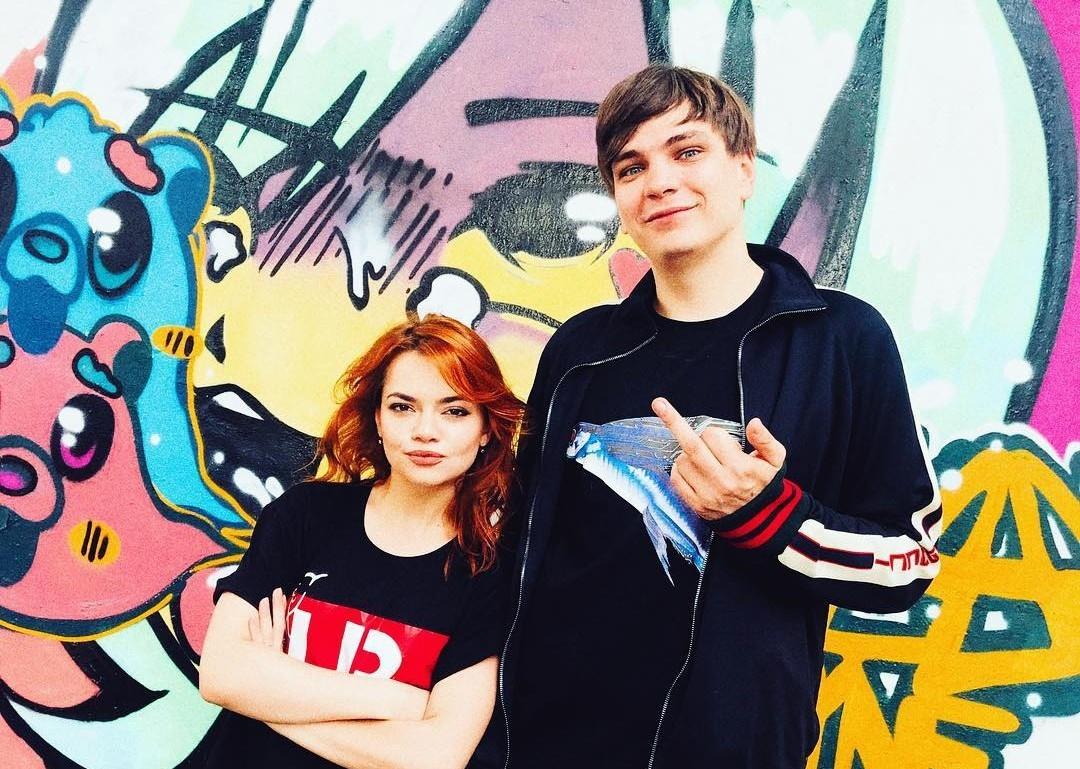 Ещё один снимок нашего героя с бывшей девушкой, попавший в сеть. Ещё один снимок нашего героя с бывшей девушкой, попавший в сеть.