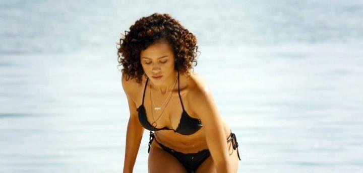 До этого у нее не было столь откровенных кадров, хотя посмотреть на что было, это и засветы и фото в купальнике. До этого у нее не было столь откровенных кадров, хотя посмотреть на что было, это и засветы и фото в купальнике.