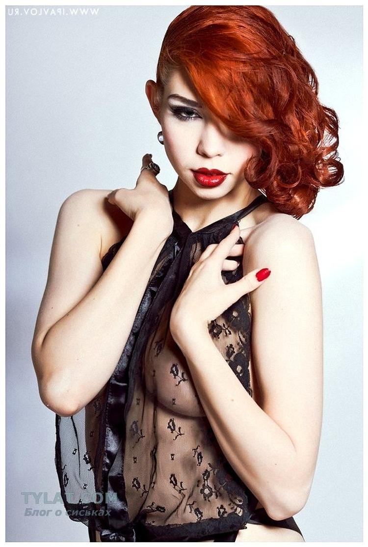 У Алины Алексеевой всего несколько слитых фото, зато огромная база горячих фотографий.