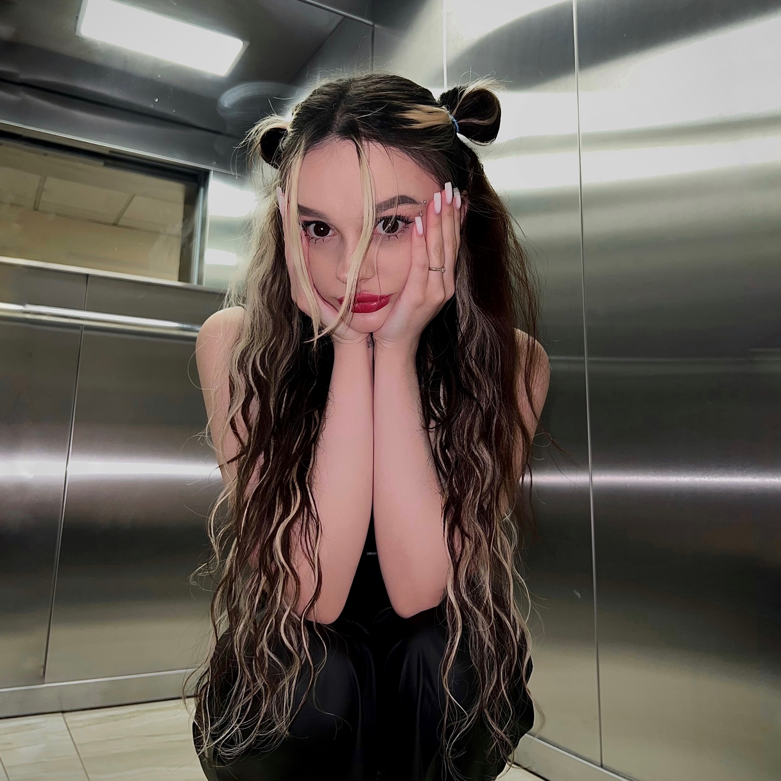 Нужно отметить, что сеньорита появилась на свет в 2001 году.