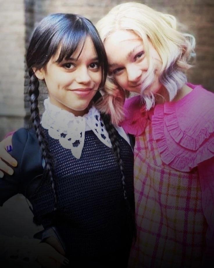 Дженна Ортега слив (30 горячих фото).