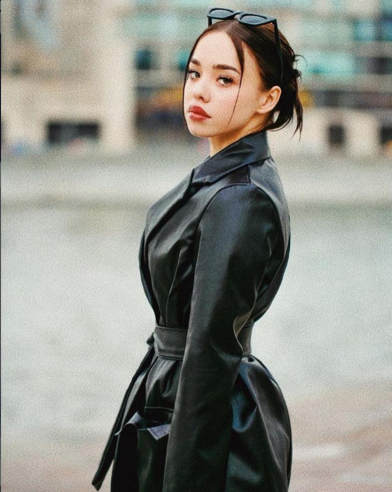 Качественный слив Луны ком, который понравится её подписчикам и фанатам.