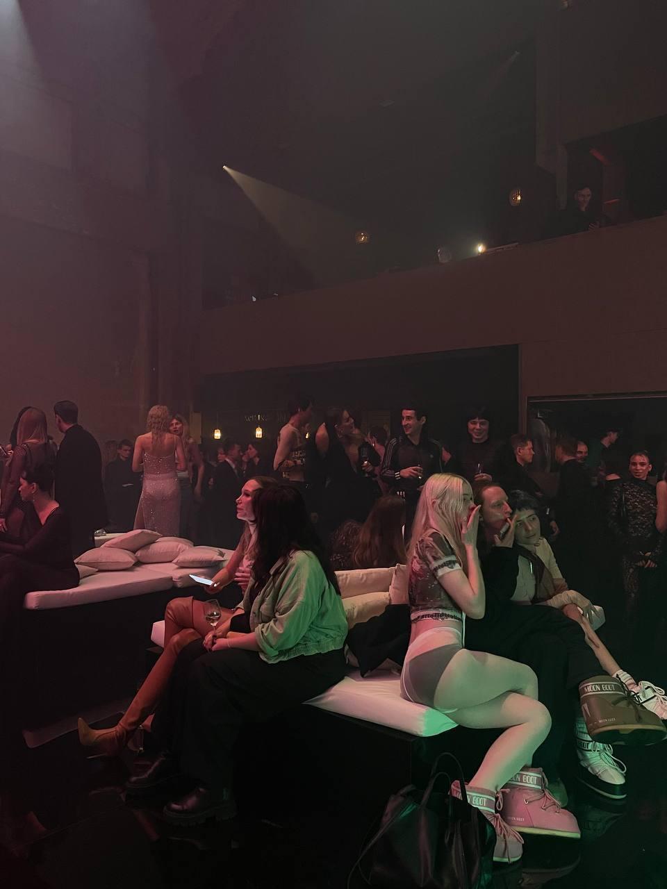 Скандальная "Голая" вечеринка Ивлеевой (Слитые в сеть 98 фото + видео "знаменитостей")