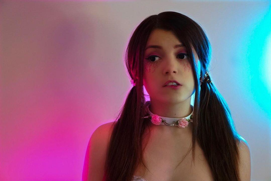 Ольга Саксон - популярная стримерша Твича, также известная под никнеймами Olyashaa или Оляша. Ольга Саксон - популярная стримерша Твича, также известная под никнеймами Olyashaa или Оляша.