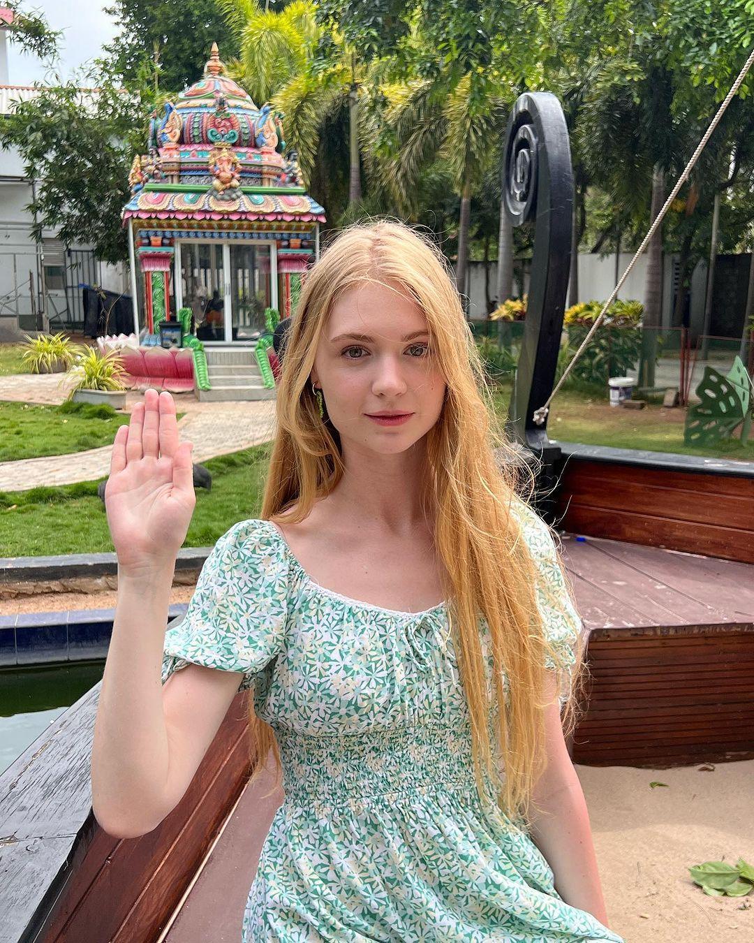 Красотка Екатерина Чаннова в летнем платье. Красотка Екатерина Чаннова в летнем платье.