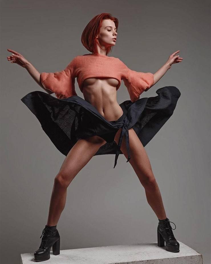 Совсем недавно для дополнительного заработка Марта Громова зарегистрировалась на Onlyfans, где голая позирует для своих фанатов. Совсем недавно для дополнительного заработка Марта Громова зарегистрировалась на Onlyfans, где голая позирует для своих фанатов.