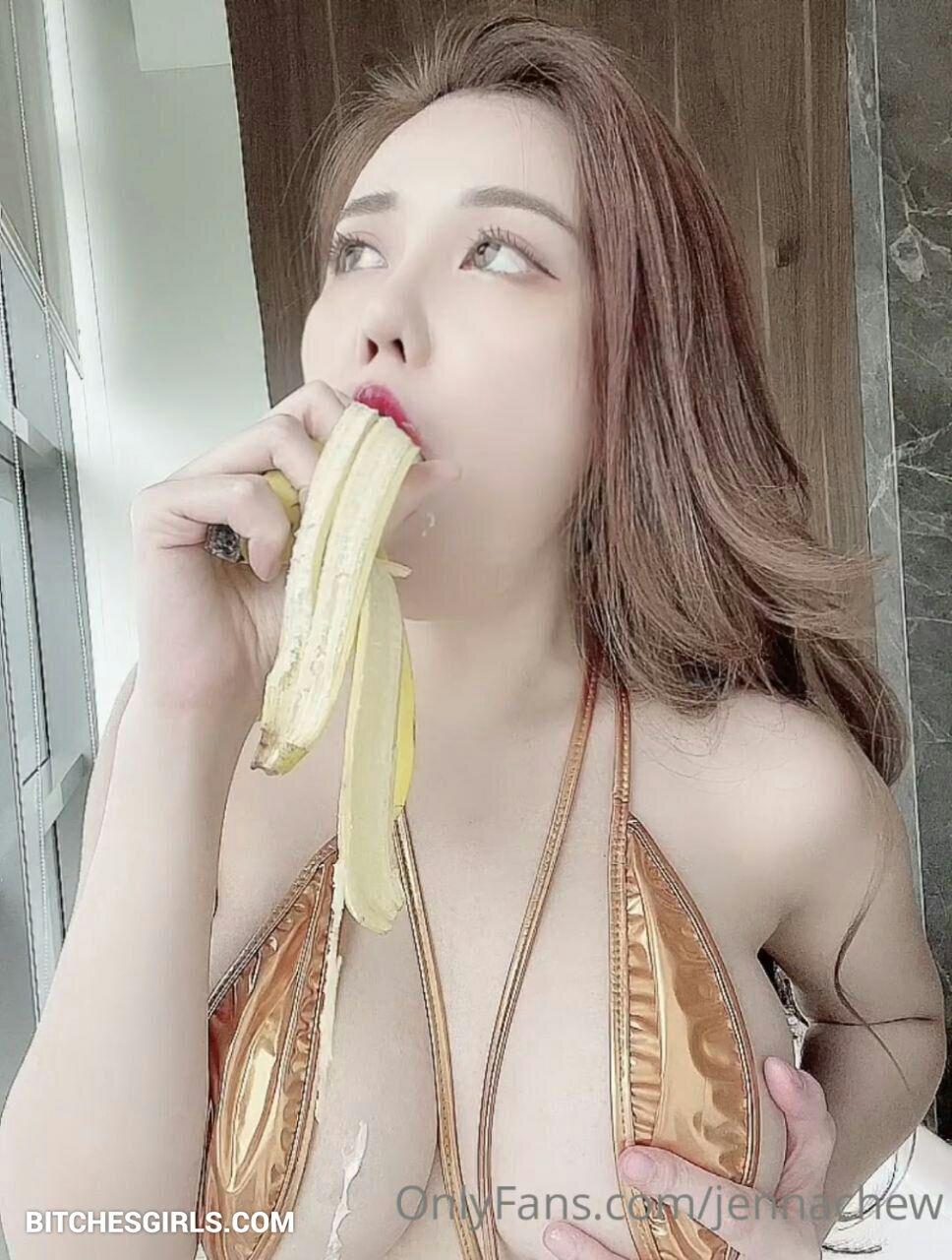 Модель очень часто выкладывает очень откровенные снимки в свой онлифанс Модель очень часто выкладывает очень откровенные снимки в свой онлифанс