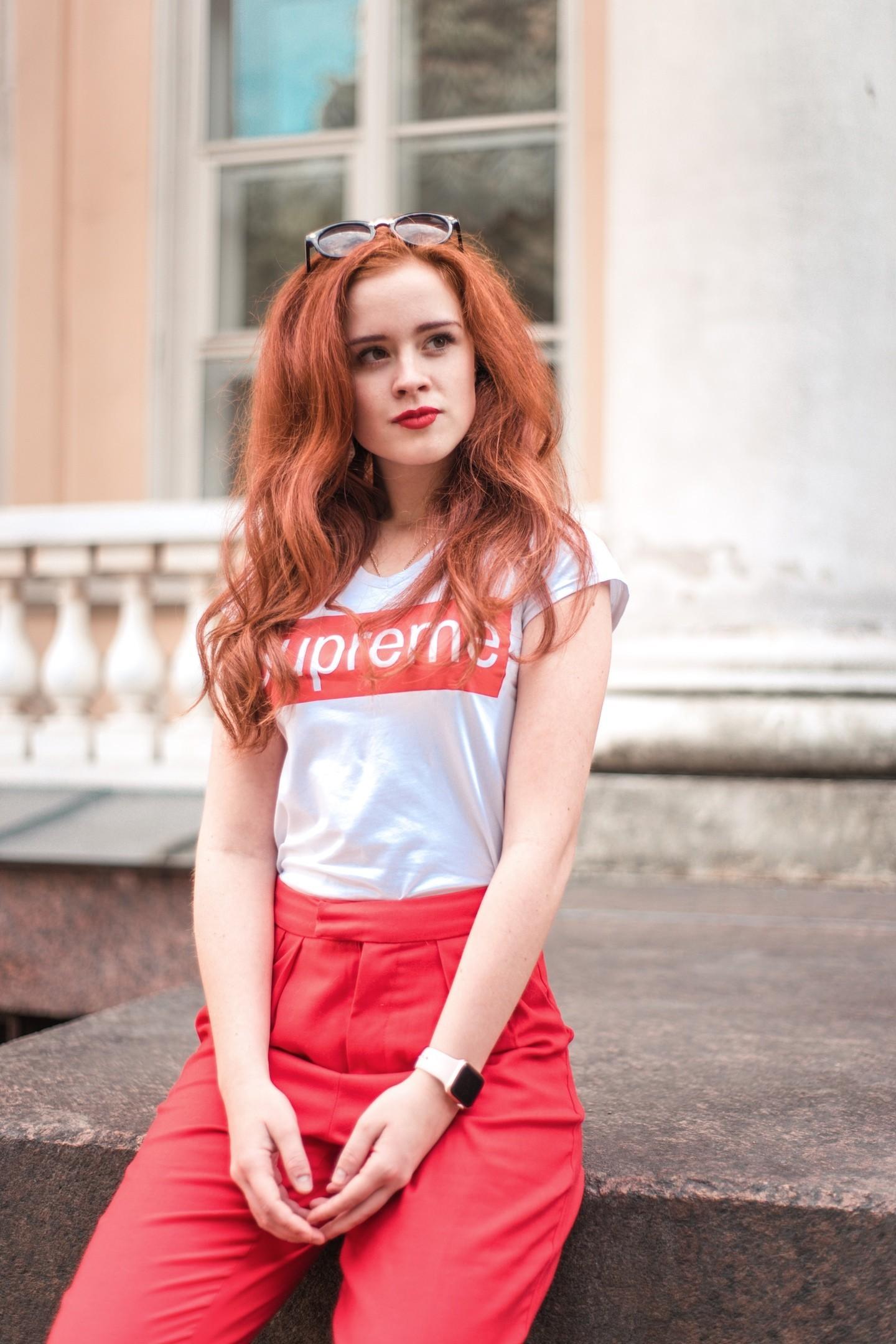 Эрография: Настя Рыжик, еще она себя называет "Огненная мОдам" – популярная российская блогерша. Эрография: Настя Рыжик, еще она себя называет "Огненная мОдам" – популярная российская блогерша.