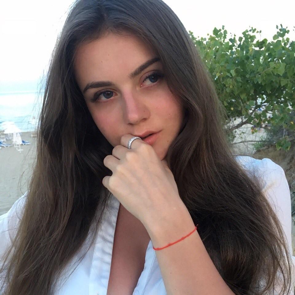 Cабина Хайрова слив самых горячих фото девушки