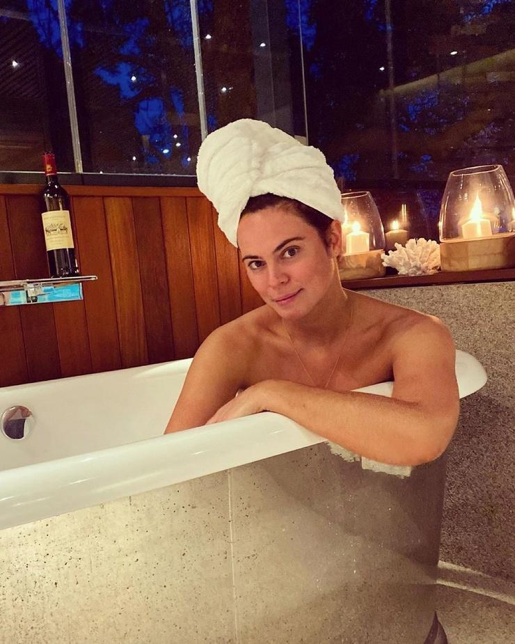 Разгоряченные девушки после душа (30 фото) Разгоряченные девушки после душа (30 фото)