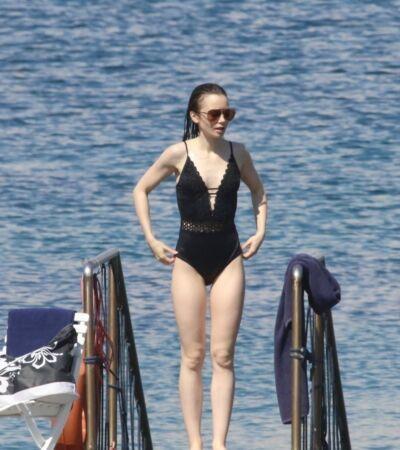 Лили Коллинз фото без цензуры 18+.