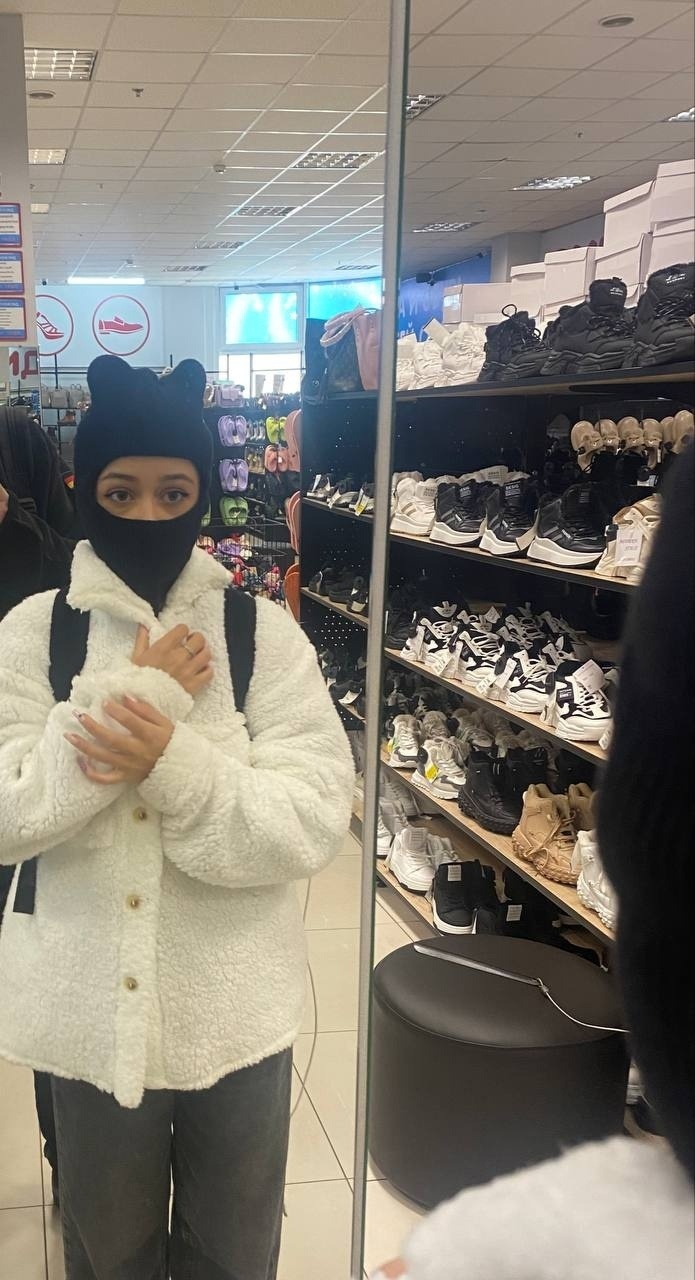 Настоящее имя Полины Штефан из сериала ШГШ - Настя. Фамилия у нее Семенюк. Настоящее имя Полины Штефан из сериала ШГШ - Настя. Фамилия у нее Семенюк.