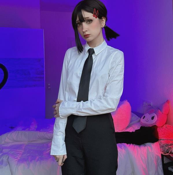 Деловой косплей от Насти Моначеных в галстуке.