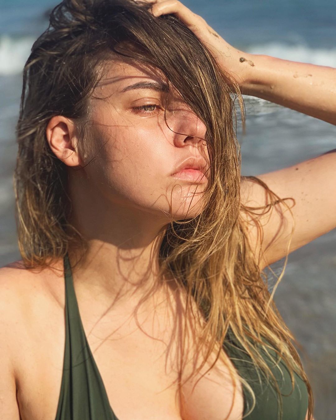 Дата рождения: 16 июня 1995 года Алина Рин – юная и очень амбициозная особа. Дата рождения: 16 июня 1995 года Алина Рин – юная и очень амбициозная особа.