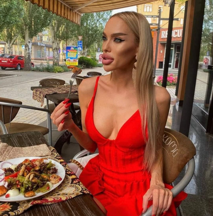 В соцсетях разгоняют фейковую новость, что Алина Андриевская выиграла в конкурсе красоты ДНР. В соцсетях разгоняют фейковую новость, что Алина Андриевская выиграла в конкурсе красоты ДНР.