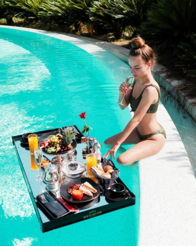 Фото Саша Спилберг слитые интимки. Фото Саша Спилберг слитые интимки.