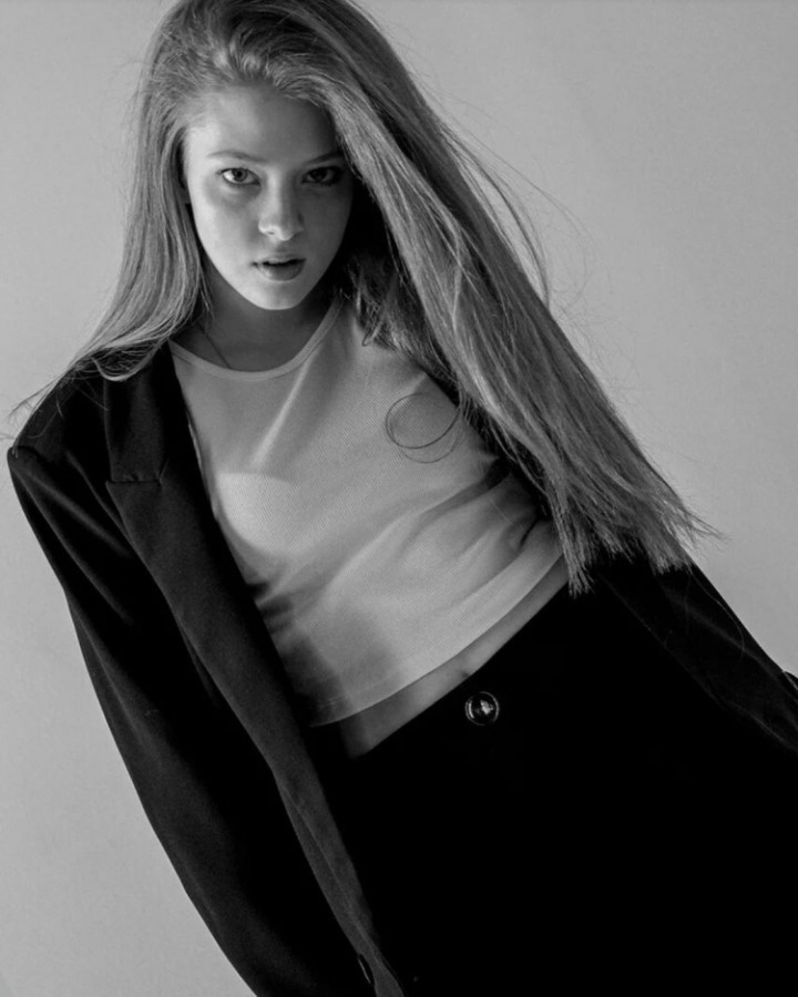 Мы сделали подборку горячих фото Ляпиной, где она позирует