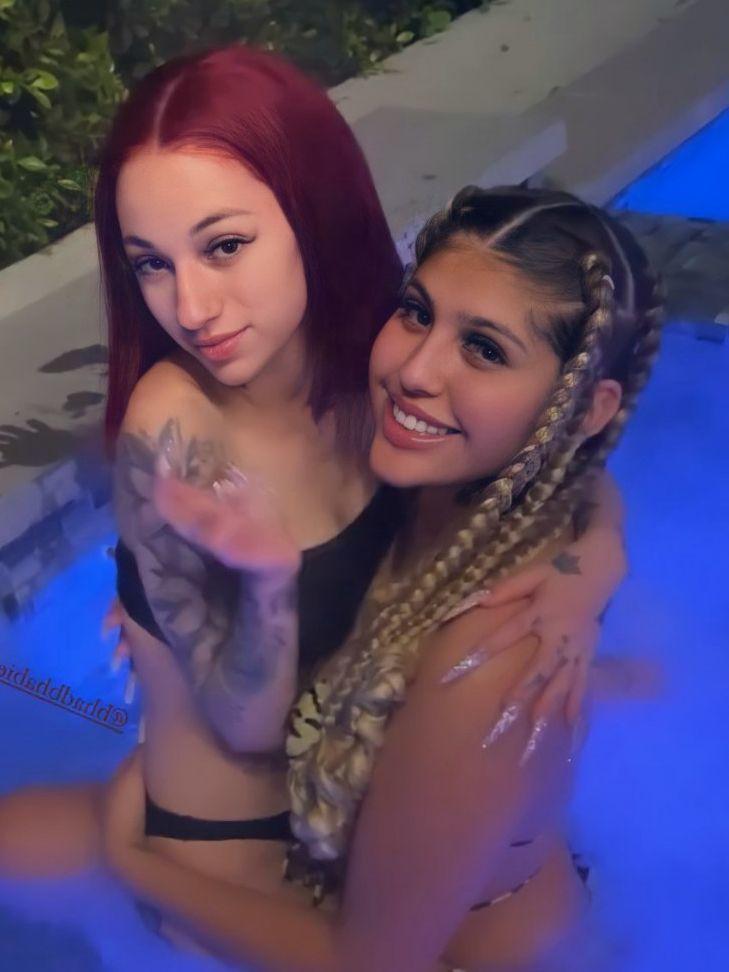 Бреголи недавно начала постить очень эротические фотографии, зарегистрировалась в onlyfans, откуда и слили хакеры ее интимки. Бреголи недавно начала постить очень эротические фотографии, зарегистрировалась в onlyfans, откуда и слили хакеры ее интимки.