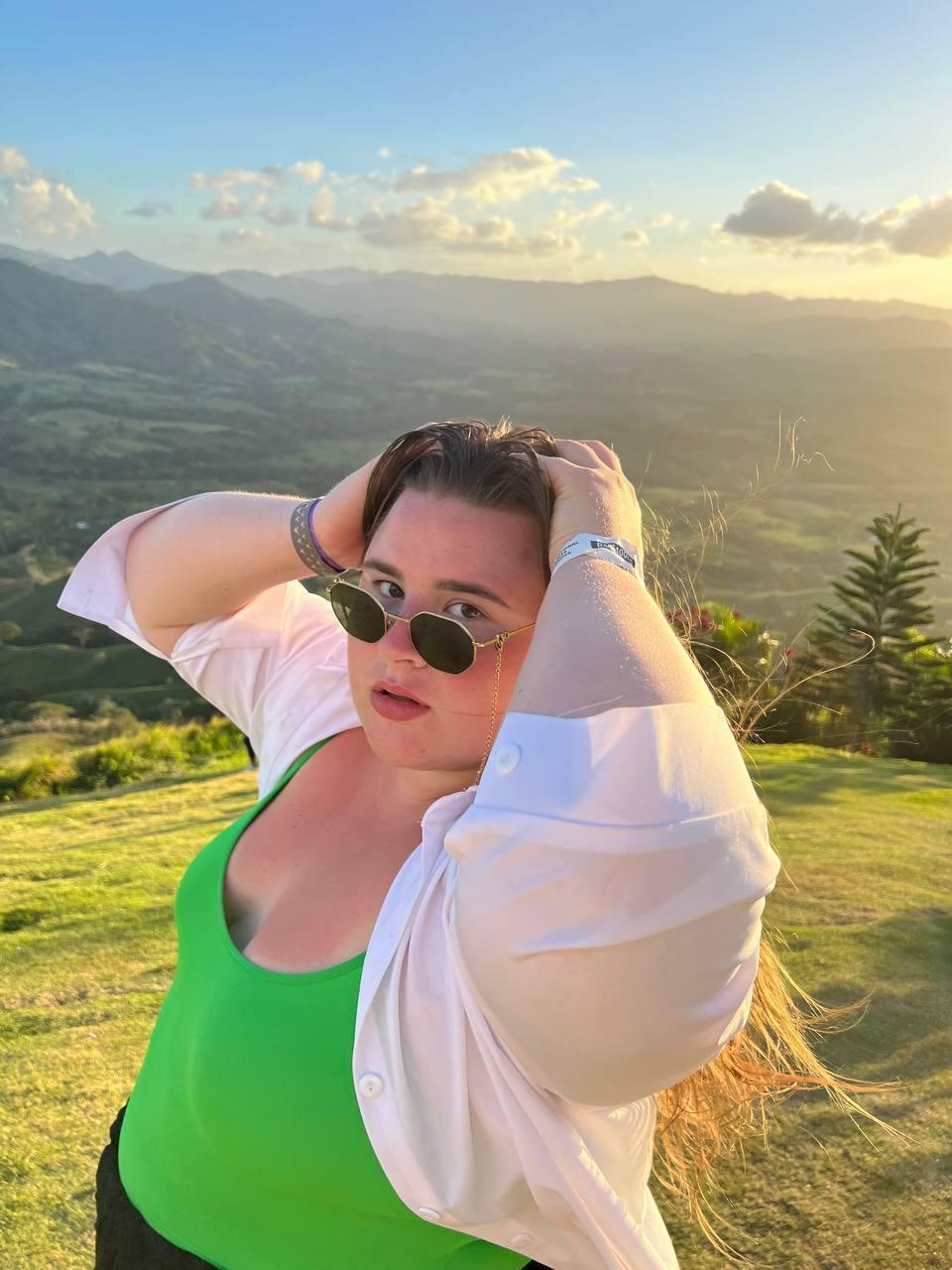 Красивое фото Вероники в горах. Красивое фото Вероники в горах.