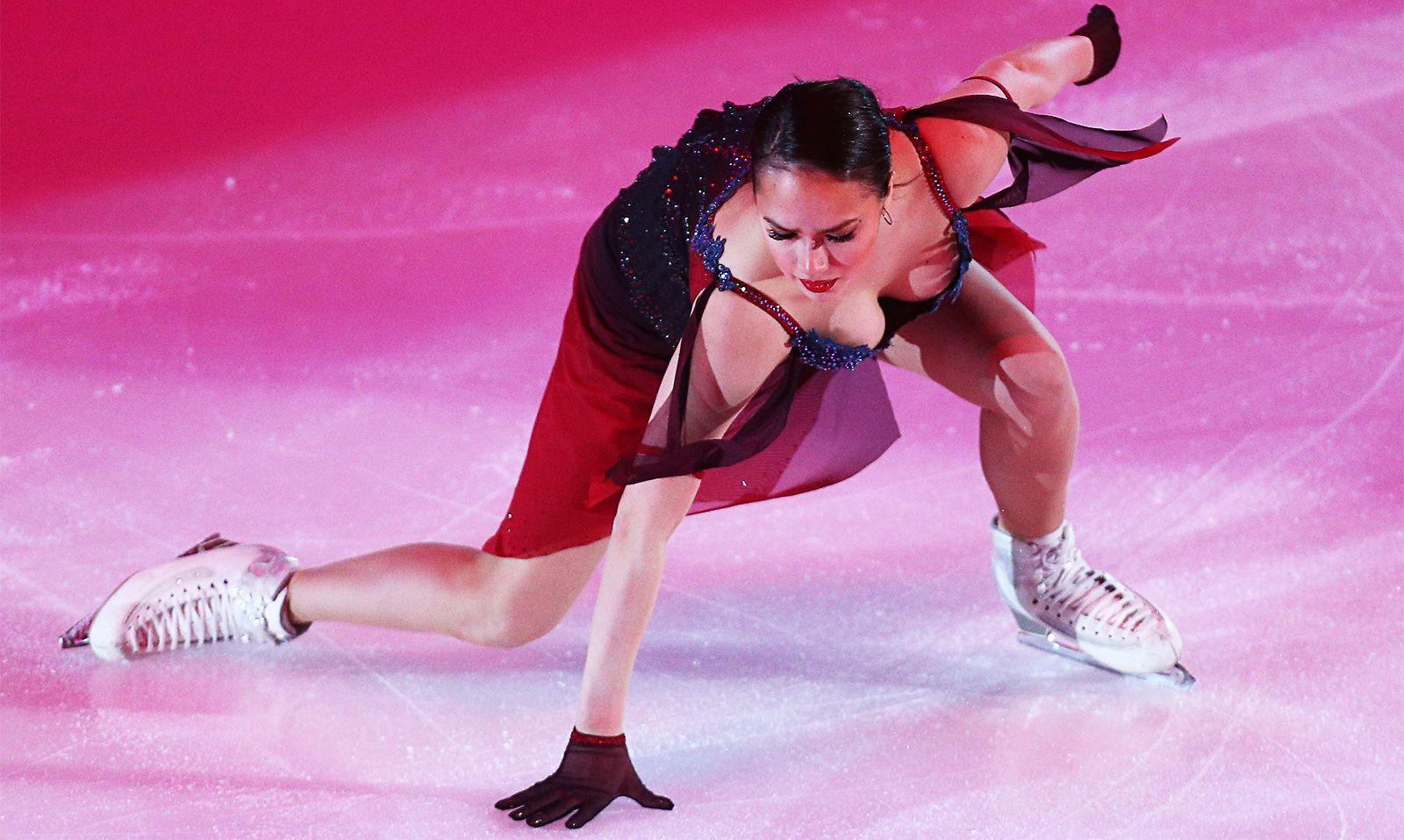 Слитая в сеть фотография с катаний Загитовой, где в кадр попал откровенный вырез на груди. Слитая в сеть фотография с катаний Загитовой, где в кадр попал откровенный вырез на груди.