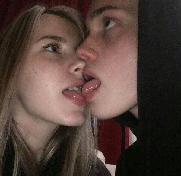 Слив Милохина и Юля Гаврилиной Слив Милохина и Юля Гаврилиной