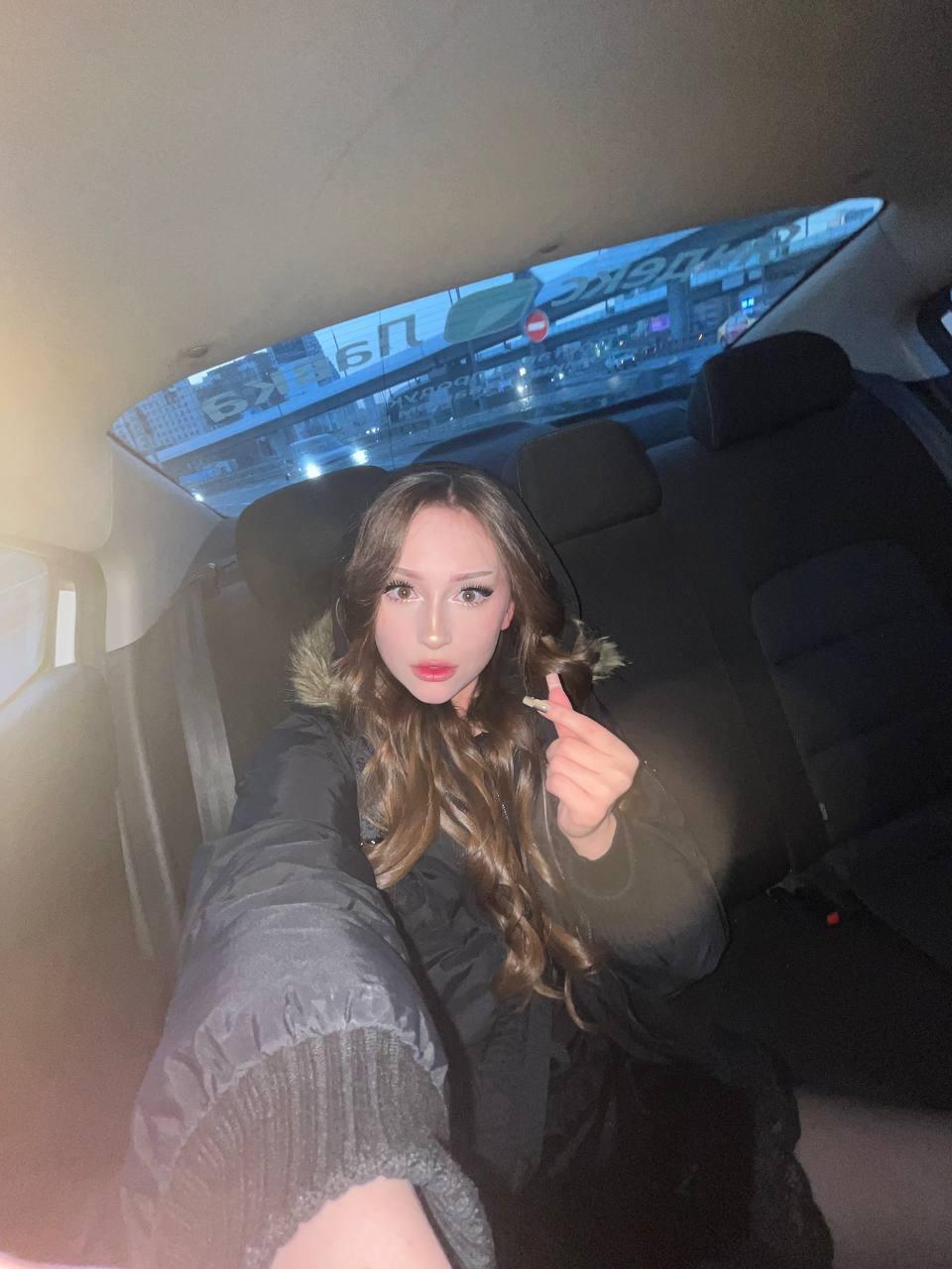 Угарное селфи dasha228play из такси.