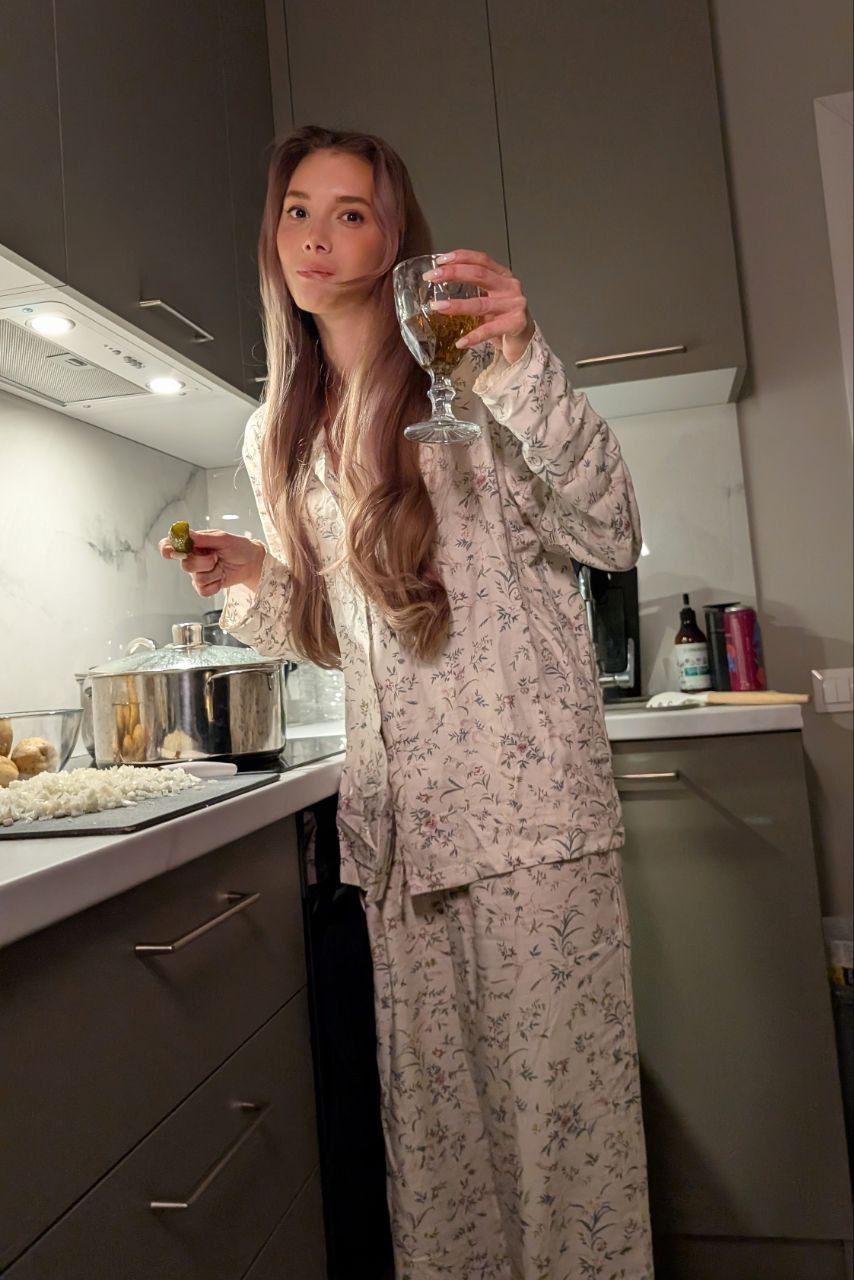 Слитое в сеть домашнее фото nastyamulla в пижаме. Слитое в сеть домашнее фото nastyamulla в пижаме.