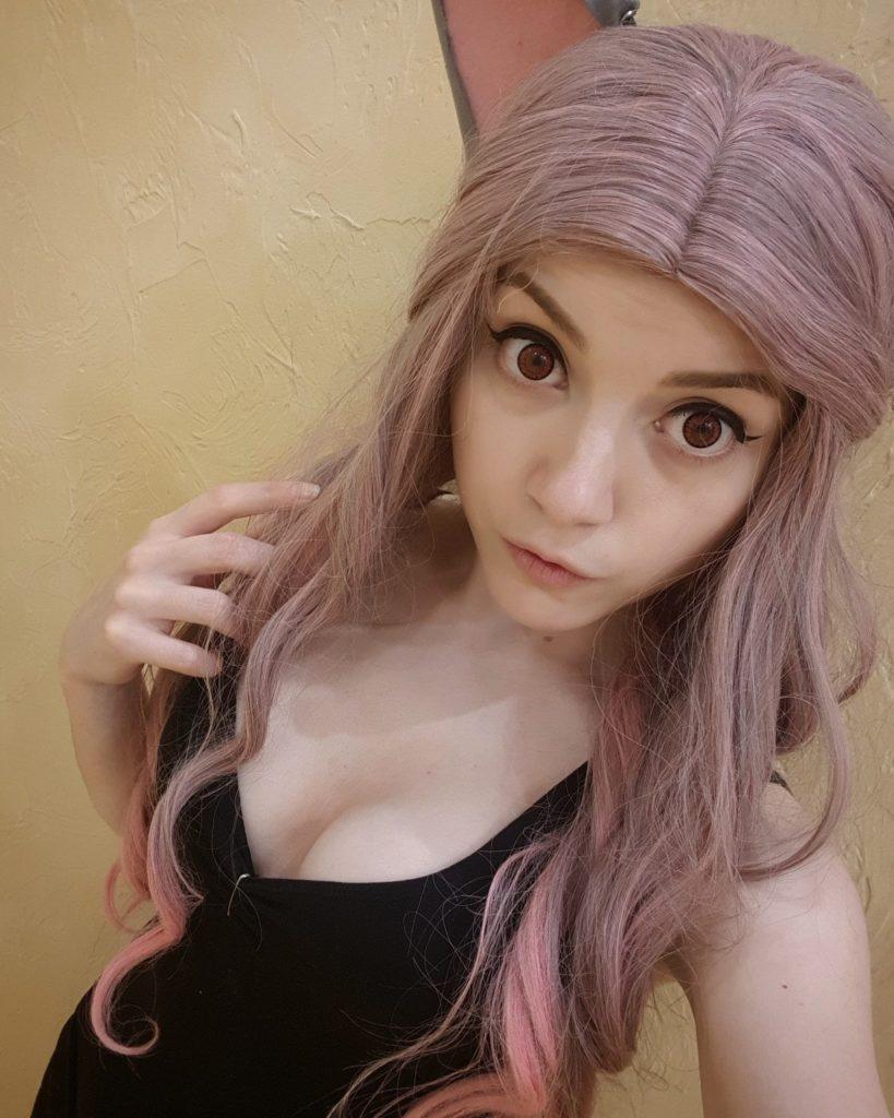 Оляша она же Ольга Саксон – 26-летняя стримерша из России. Оляша она же Ольга Саксон – 26-летняя стримерша из России.