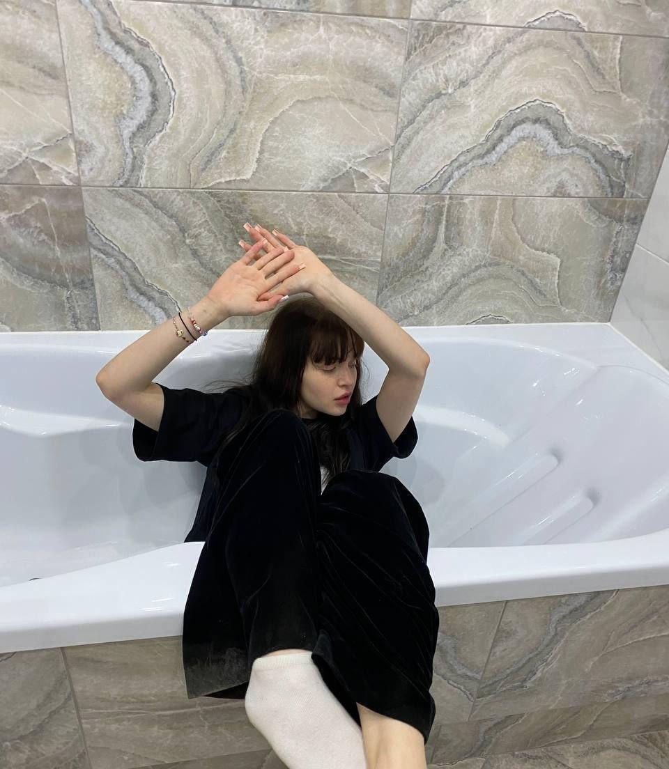 Снимок Baby Cute в ванной. Снимок Baby Cute в ванной.